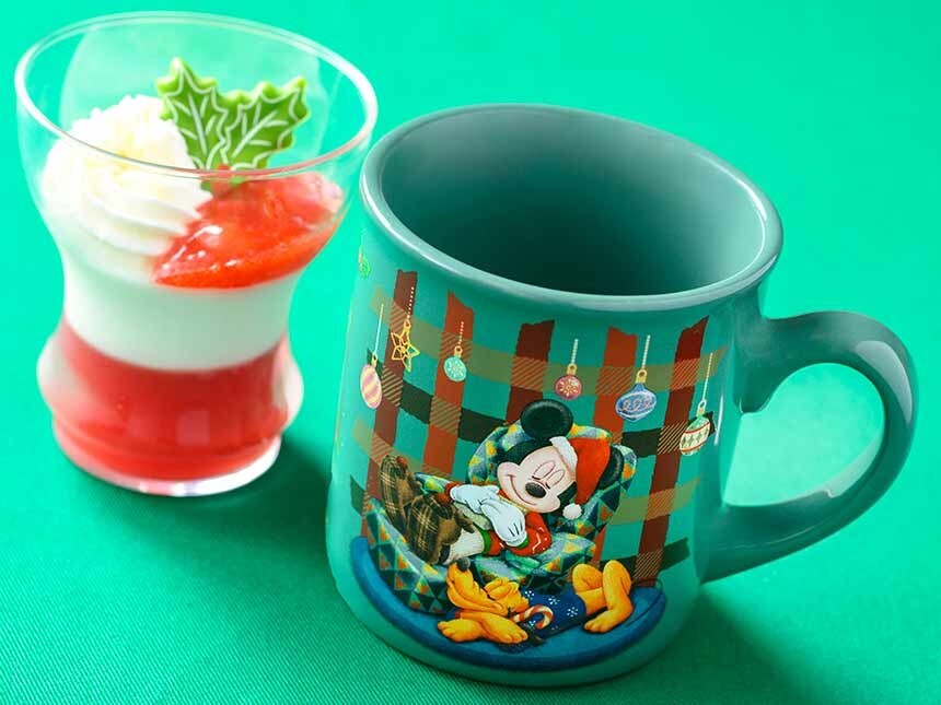 Japan Tokyo Disney Resort 2024 Christmas Mikey Minnie Pluto Holiday Mug