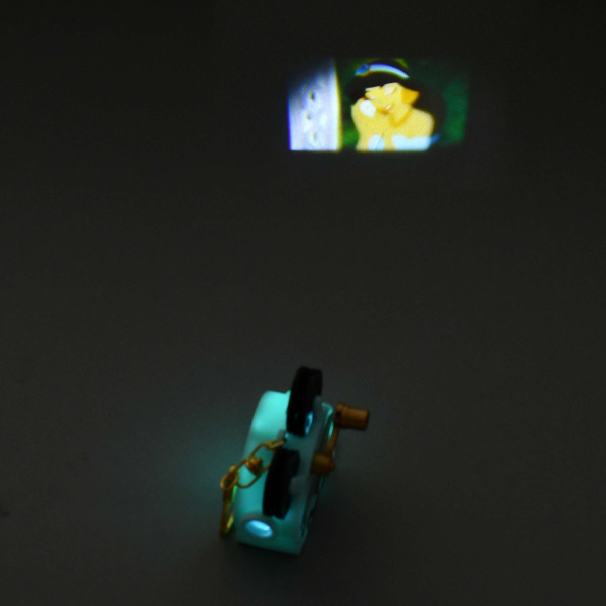 Japan Tokyo Disney Store Jasmine Light-Up Projection Keychain Fes Aladdin