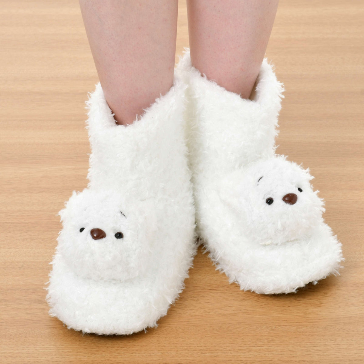 Japan Tokyo Disney Store Pooh Room Shoes Sizes 23-25 ​​WHITE Christmas