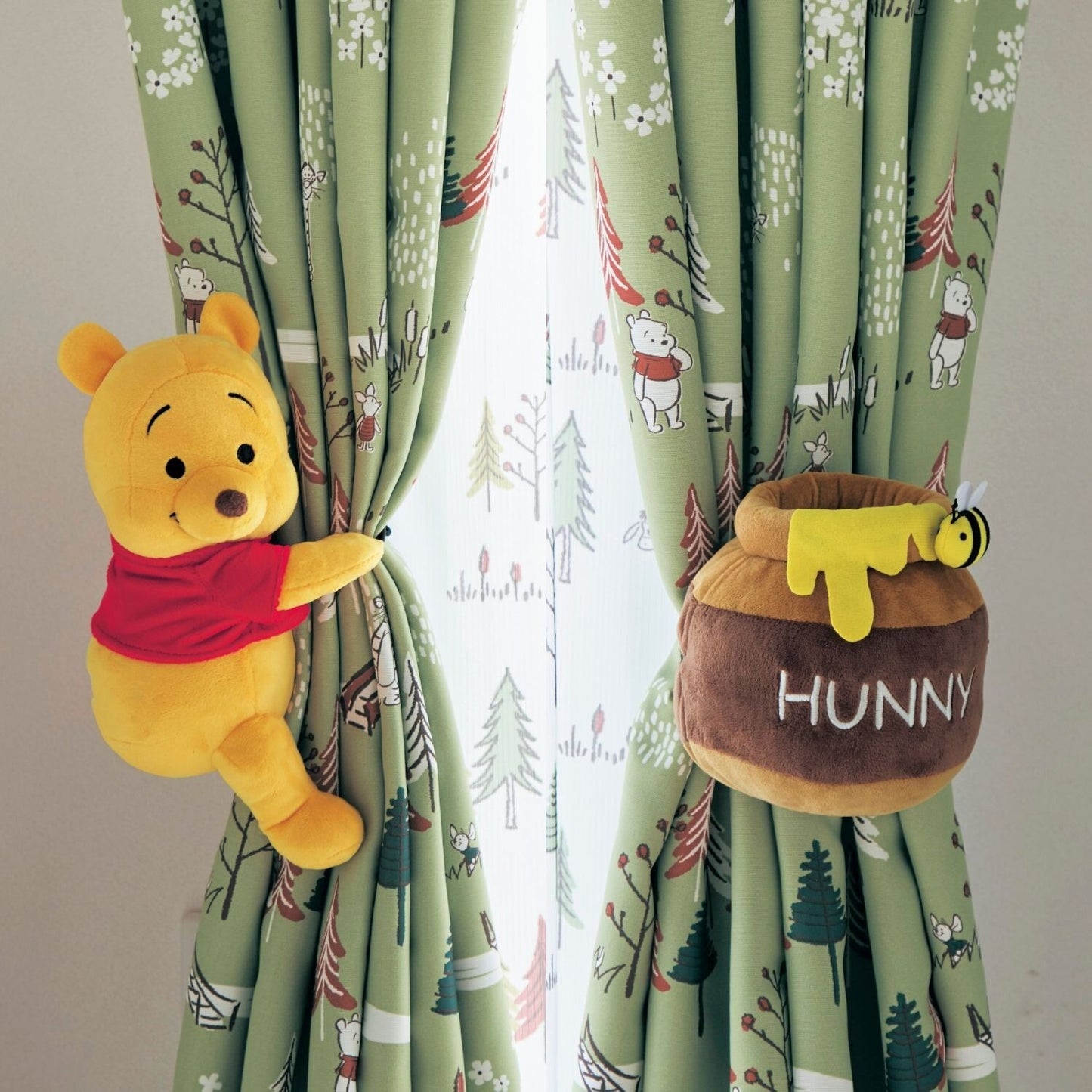 Japan Disney Fantasy Shop Bellemaison Winnie the Pooh Plush Toy Curtain Tassels
