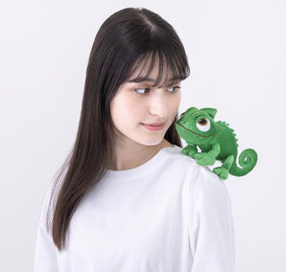 Japan Tokyo Disney Resort Rapunzel Pascal plush toy KeychainRide on the shoulder