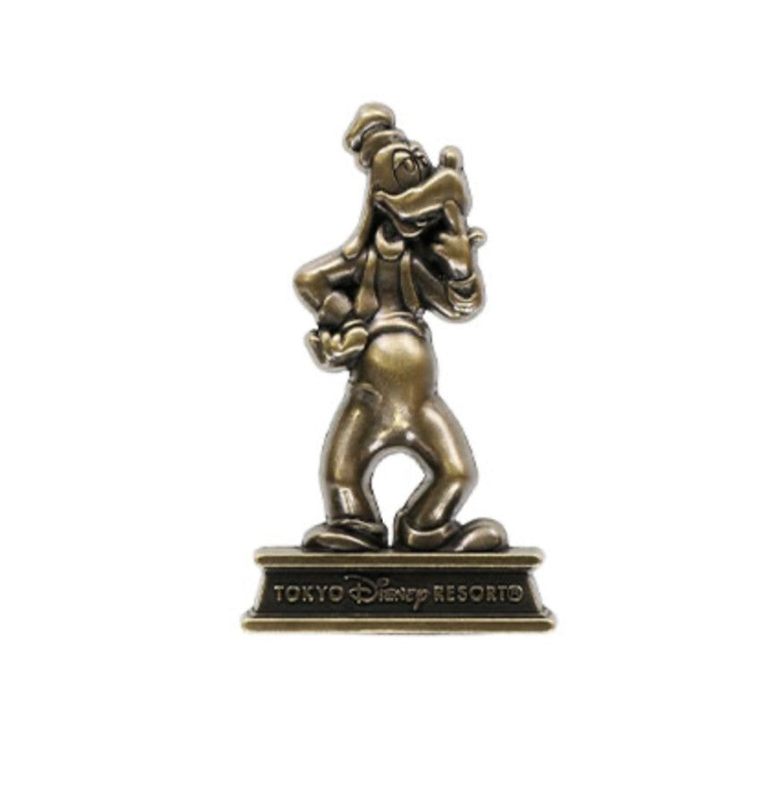 Japan Tokyo Disney Resort Limited Pin Badge Goofy statue Entrance